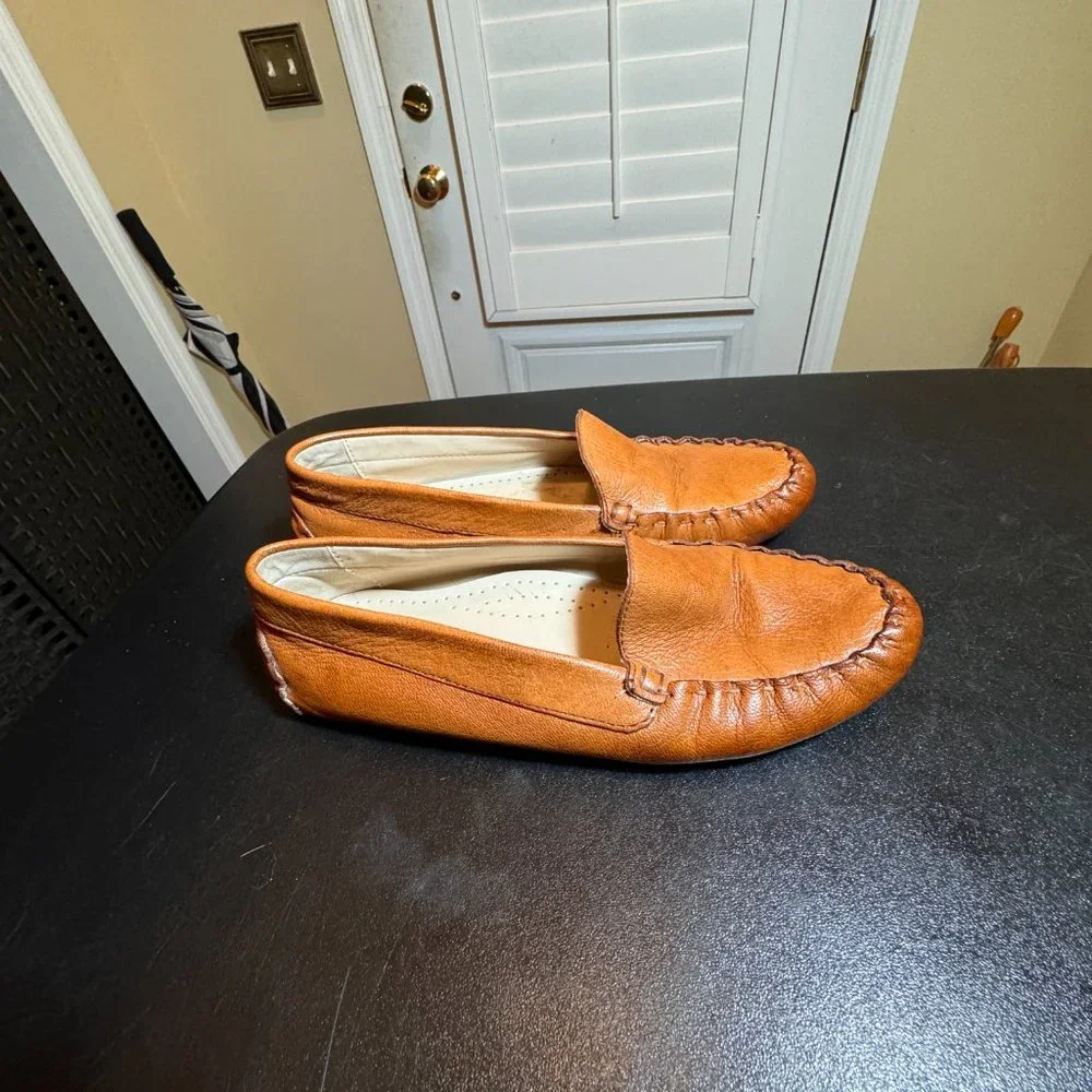 Cole Haan size 5.5B tan leather flats